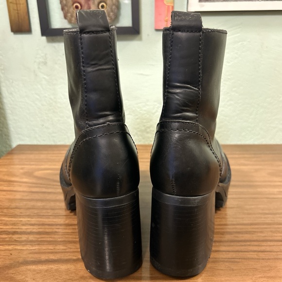 ⚡️Vintage Steve Madden Chunky Platform “SPIN” Boots⚡️ - Picture 7 of 7